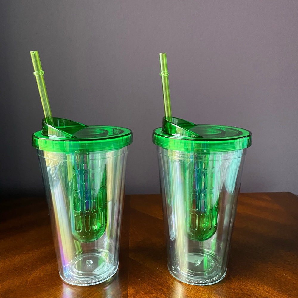 Beautiful Fruit Infuser Plastic Drink-ware‼️ 16oz . BPA FREE. Reusable straw.